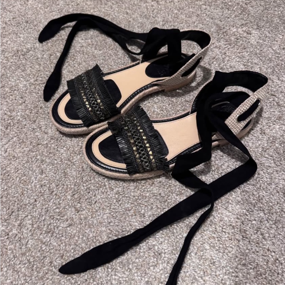 Vince Camuto Black and Tan Sandals